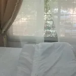 Spacious Room For 6 In Condo Near Kokilaben Hospital, Andheri West